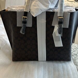 COACH City Tote bag In Signature Canvas NEW great for travel